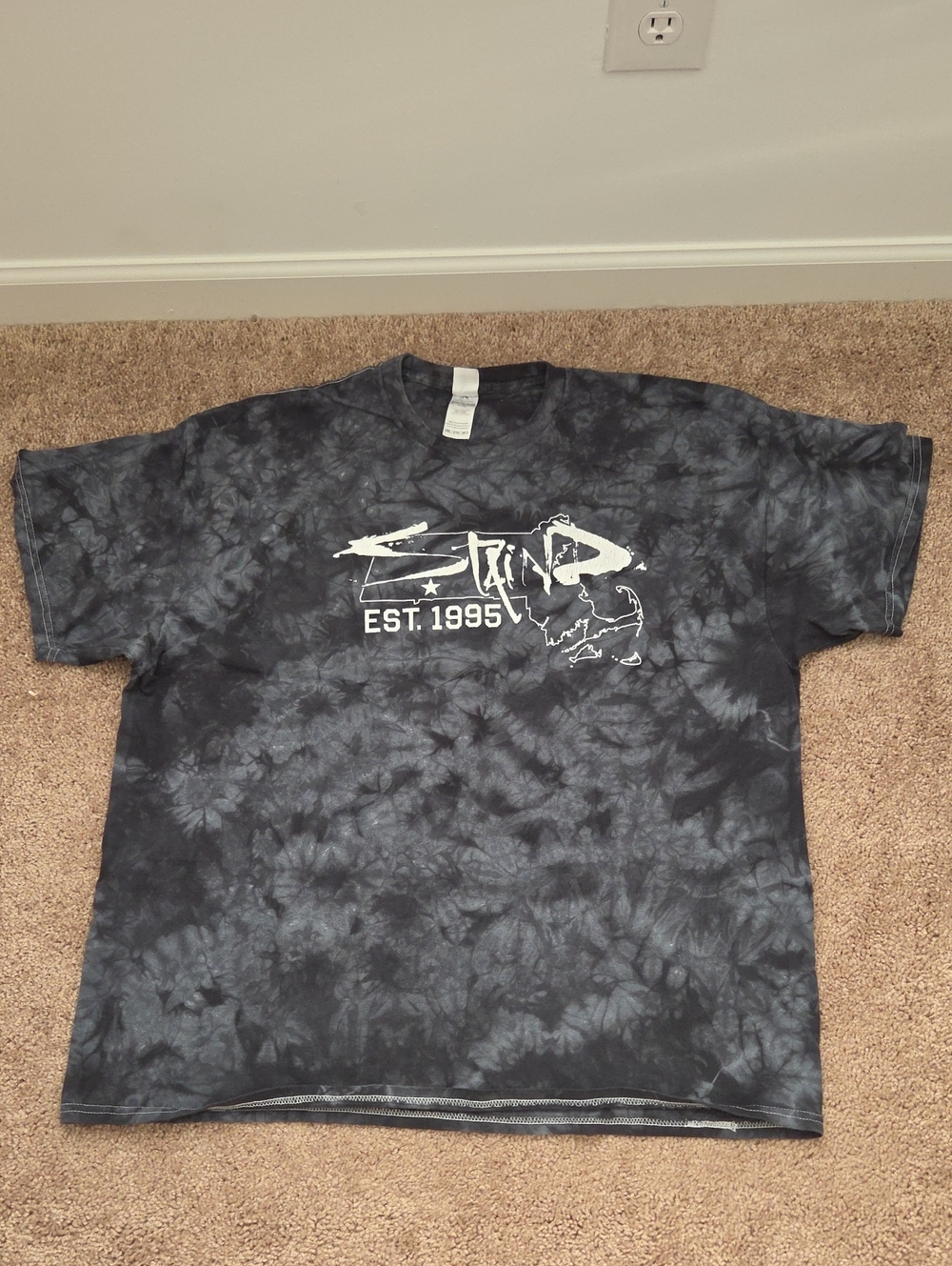 Gildan Black & White Tie-Dye 'Strand EST.1995' Short Sleeve Tee